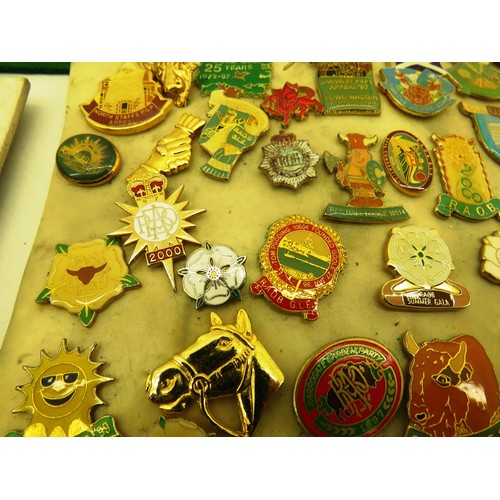 293 - JOBLOT OF ASSORTED BADGES- ADVERTISING, CHARITY, BIRDS AND ANIMALS