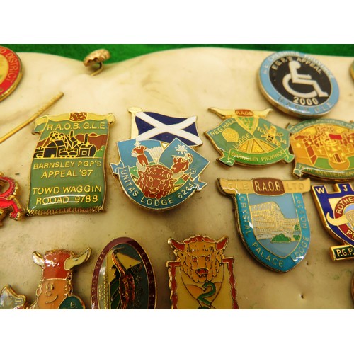 293 - JOBLOT OF ASSORTED BADGES- ADVERTISING, CHARITY, BIRDS AND ANIMALS