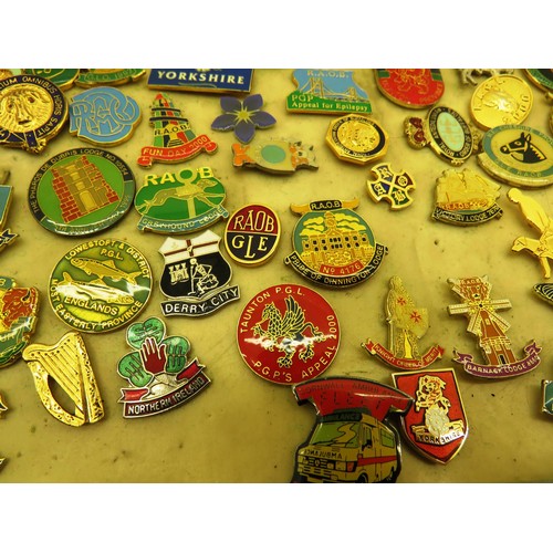 293 - JOBLOT OF ASSORTED BADGES- ADVERTISING, CHARITY, BIRDS AND ANIMALS