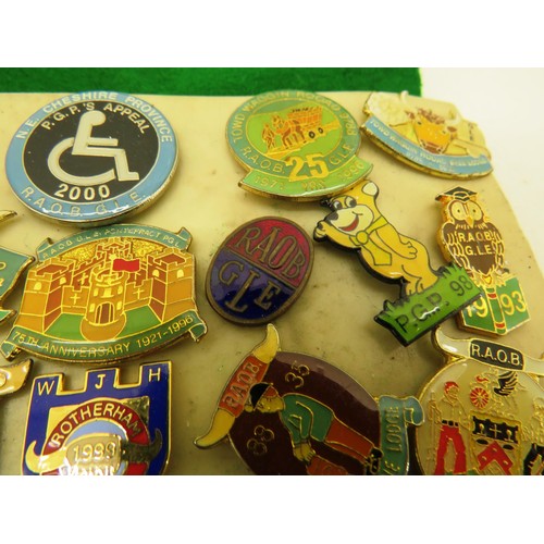 293 - JOBLOT OF ASSORTED BADGES- ADVERTISING, CHARITY, BIRDS AND ANIMALS