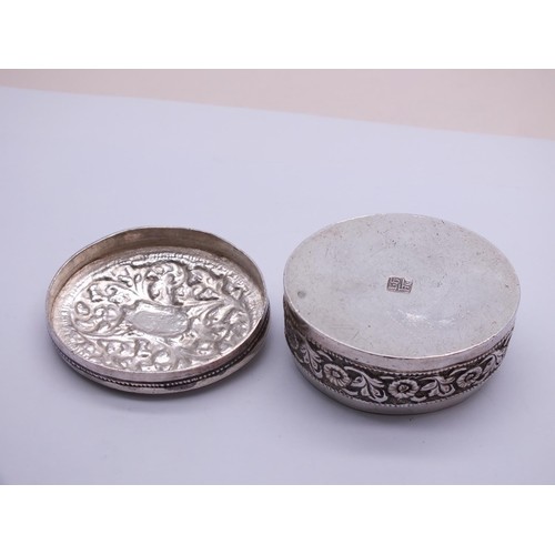 398 - VINTAGE ORIENTAL SILVER OVAL PILL BOX ORNATE FLORAL PATTERN - LENGTH 5CM x WIDTH 4CM x HEIGHT 2.5CM