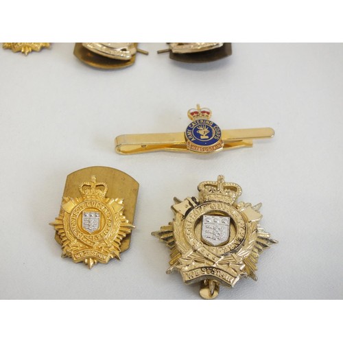 268 - 10 x MILITARY BADGES - CAP BADGES