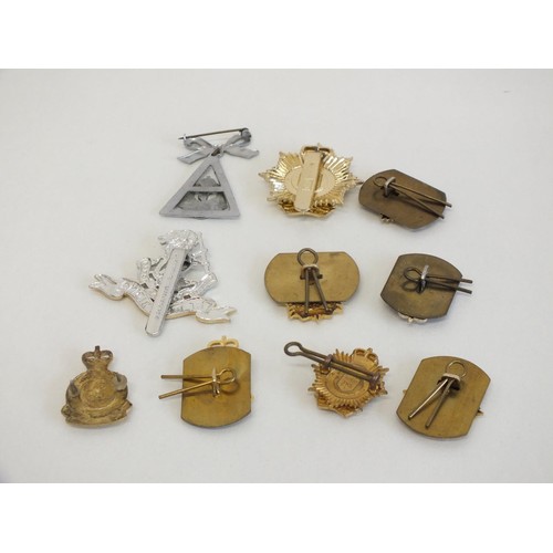 270 - 10 x MILITARY BADGES - CAP BADGES