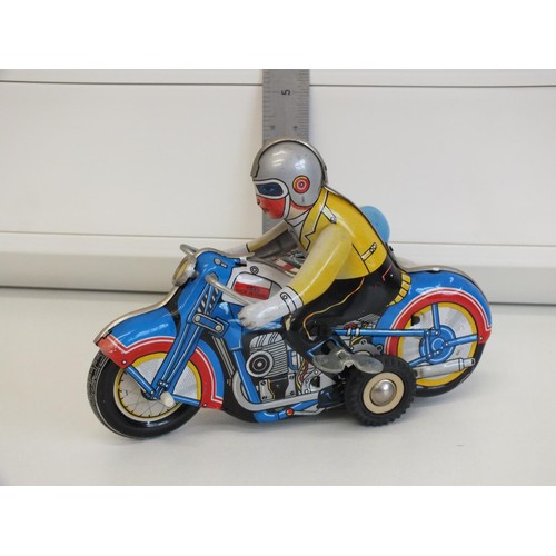 274 - VINTAGE WIND UP TIN TOY MOTORCYCLE WITH SIDECAR COMPLETE WITH KEY IN GOOD WORKING ORDER