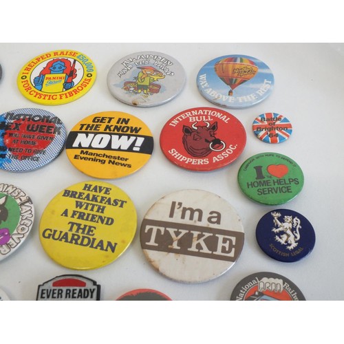 277 - VINTAGE BADGES INCLUDES ADVERTISING SLOGAN, BARNSLEY MODS ETC