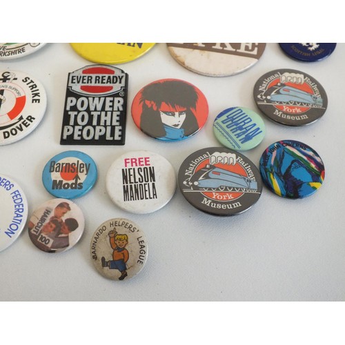 277 - VINTAGE BADGES INCLUDES ADVERTISING SLOGAN, BARNSLEY MODS ETC