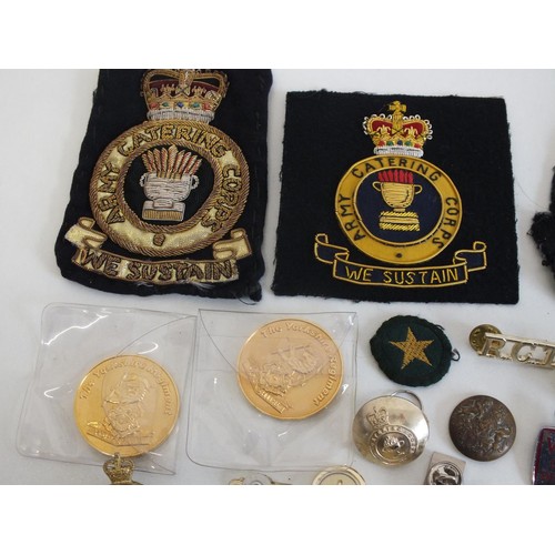 278 - COLLECTION OF MILITARY BADGES, BUTTONS AND PATCHES