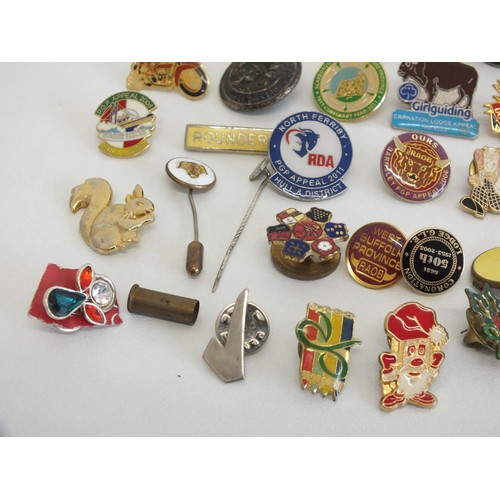 284 - JOBLOT OF ASSORTED BADGES ETC