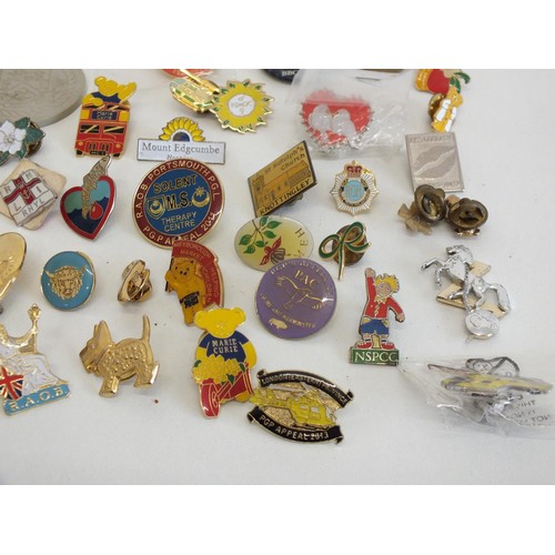 285 - JOBLOT OF ASSORTED BADGES ETC