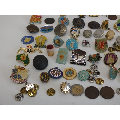 286 - JOBLOT OF ASSORTED BADGES ETC