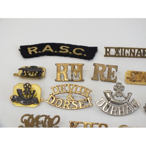 11 - BAG OF MILITARY SHOULDER TITLES