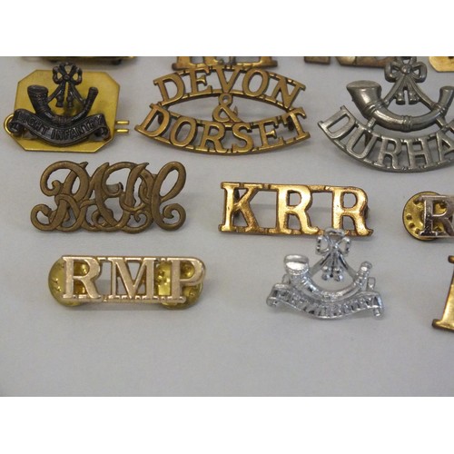 11 - BAG OF MILITARY SHOULDER TITLES