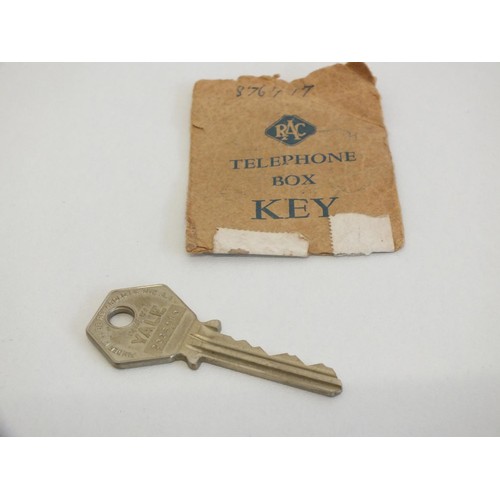 115 - AUTOMOBILE ASSOCIATION AA MEMBERS BADGE AND EMERGENCY PHONE BOX  YALE KEY