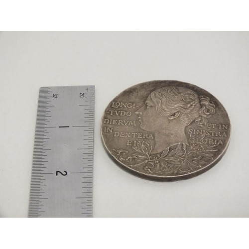 252 - 1897 QUEEN VICTORIA DIAMOND JUBILEE MEDAL