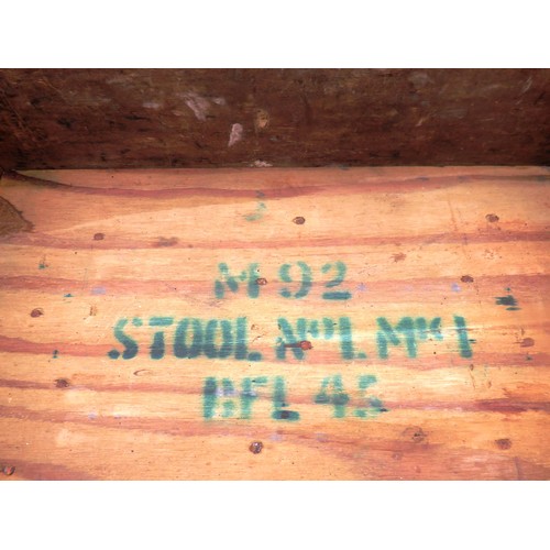 91 - VINTAGE MILITARY AMMO CONTAINER- M92 STOOL No1 MK1 RFL 45-T5 1945