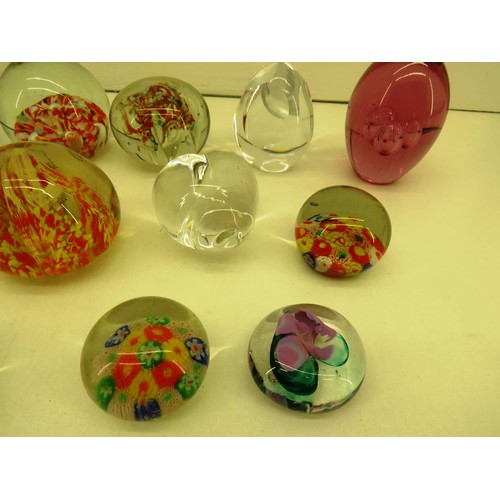 14 - COLLECTION OF TWELVE GLASS PAPERWEIGHTS INCUDES MILLEFIORI