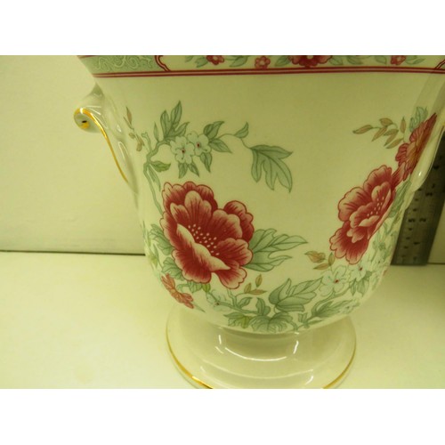 18 - ORIENTAL VASE AND ROYAL CANTON PLANTER