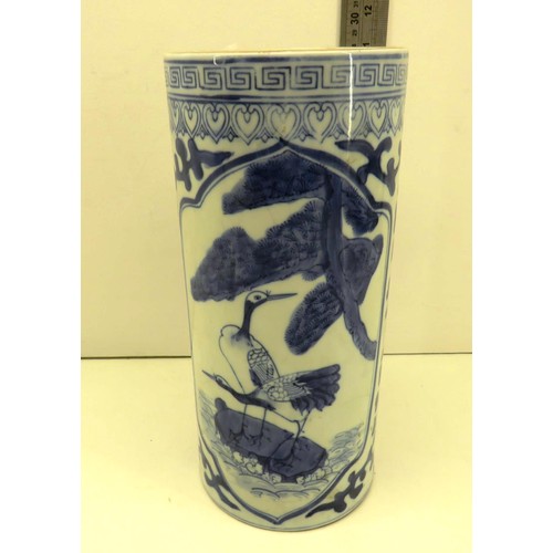 24 - CHINESE PORCELAIN BLUE AND WHITE VASE HEIGHT 28CM