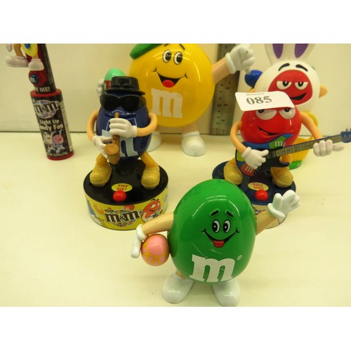 85 - M&M FIGURES INCLUDING MUSICAL