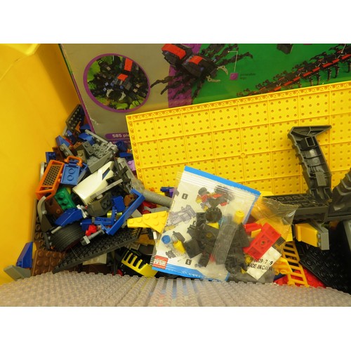 75 - LARGE BOX OF BUILING BLOX