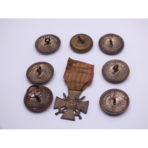 288 - ANTIQUE SET OF SIX LIVERY BUTTONS BY C+J WELDON AND WWI FRENCH CROIX DE GUERRE MEDAL