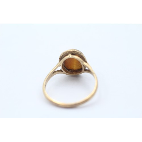 400 - 9ct gold tiger's eye single stone ring (2.5g) size Q