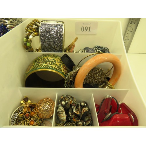 91 - A CONTAINER FULL OF VINTAGE MIXED COSTUME JEWELLERY