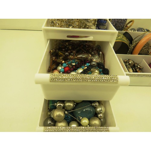 91 - A CONTAINER FULL OF VINTAGE MIXED COSTUME JEWELLERY