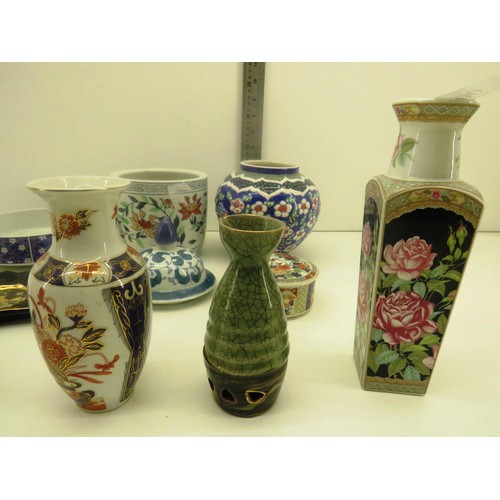 300 - SELECTION OF ORIENTAL CERAMICS INCLUDES VASES AND BOWLS