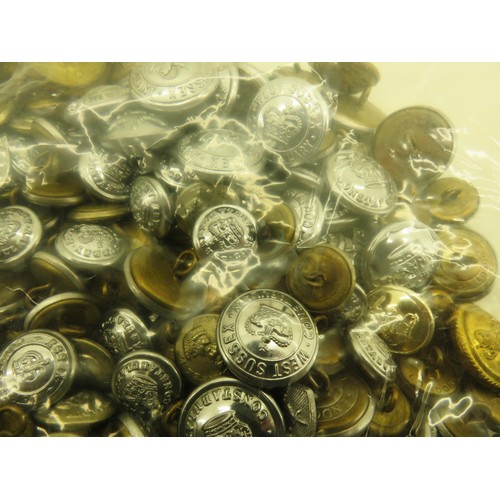 280 - 2kg APPROXIMATELY OF UNIFORM BUTTONS, MILITARY, FIRE BRIGADES, POLICE ETC