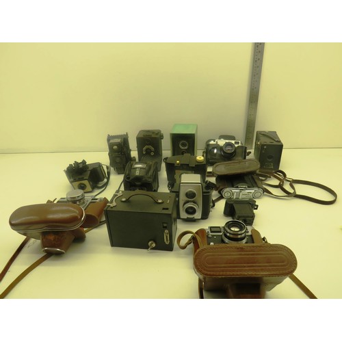 190 - COLLECTION OF VINTAGE CAMERAS INCLUDES CORONET DYNAMIC, ZORKI 4K, YOIGLINDER VITA II ETC