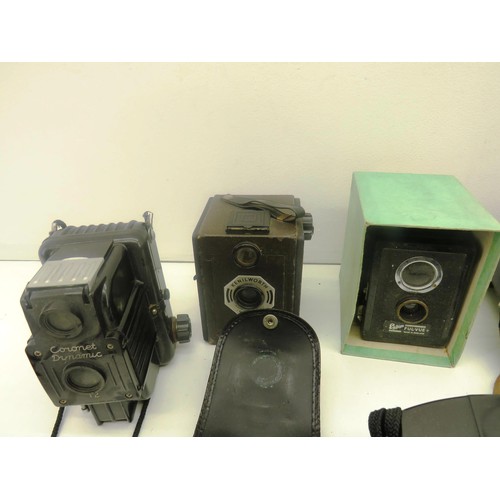 190 - COLLECTION OF VINTAGE CAMERAS INCLUDES CORONET DYNAMIC, ZORKI 4K, YOIGLINDER VITA II ETC