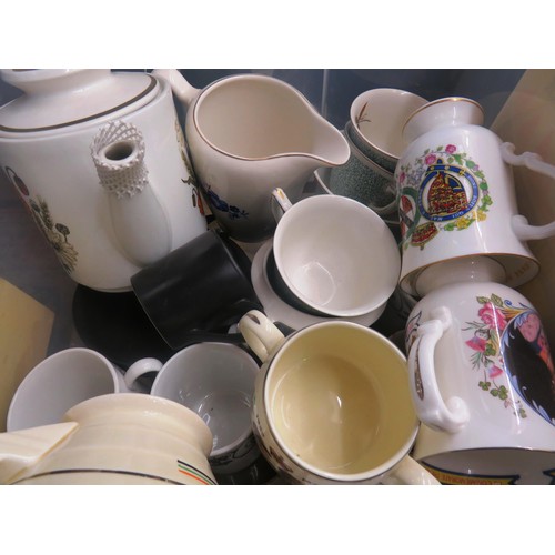 307 - PORCELAIN DINNER SET - SIX CUPS, SIX SAUCERS, TWO DISHES, FOUR PLATES, SUGAR BOWL, COFFEE POT, MILK ... 