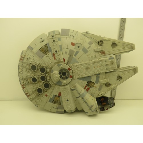 325 - JOBLOT OF STARWARS TOYS TO INCLUDE MILLENIUM FALCON, BOXED FIGURE