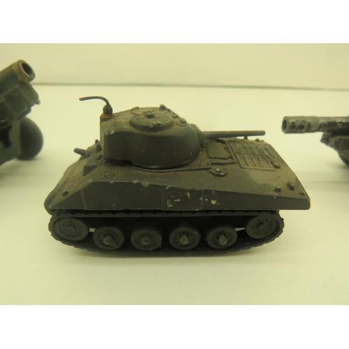 354 - BRITAINS TANK TWO GUNS