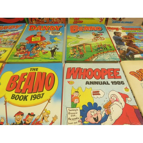 358 - 30 x VINTAGE CARTOON ANNUALS BEANO, DANDY ETC, MILLERS COLLECTORS GUIDE BOOKS PLUS OTHER BOOKS