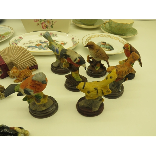 378 - BOX OF FIGURINES, PLATES, HORSE INCLUDING BESWICK, MELBAWARE, VILLEROY AND BOCK, WEDGEWOOD