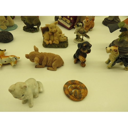 378 - BOX OF FIGURINES, PLATES, HORSE INCLUDING BESWICK, MELBAWARE, VILLEROY AND BOCK, WEDGEWOOD