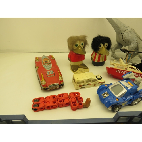 383 - A SELECTION OF VINTAGE AND MODERN TOYS- ACTION FIGURES, BADGES, DIECAST VEHICLES, TIN TOY, DINOSAUR