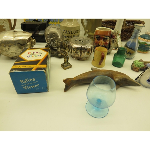 385 - BOX OF MIXED COLLECTABLES TO INCLUDE SIX CLAW GLASSES