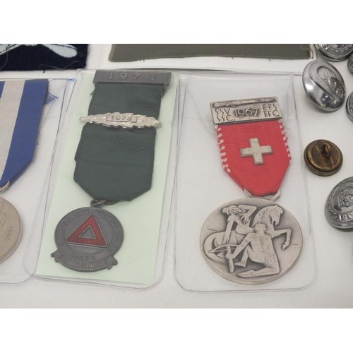 50 - VARIOUS MEDALS, BADGES AND BUTTONS