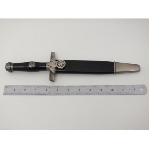 339 - BOOT TRENCH FIGHTING  KNIFE IN SCABBARD