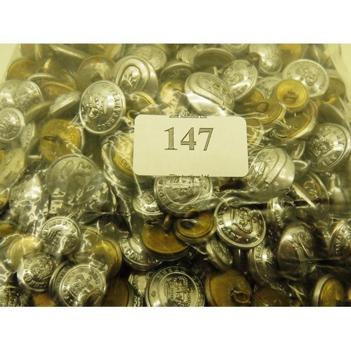 147 - APPROXIMATELY 2KG BAG OF UNIFORM BUTTONS, POLICE, FIRE BRIGADE, MILITARY ETC SOME COLLARS