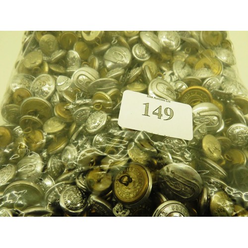 149 - APPROXIMATELY 2KG BAG OF UNIFORM BUTTONS, POLICE, FIRE BRIGADE, MILITARY ETC SOME COLLARS