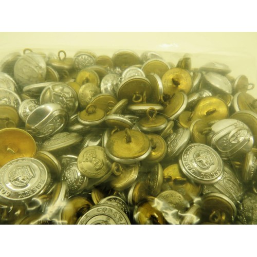 150 - APPROXIMATELY 2KG BAG OF UNIFORM BUTTONS, POLICE, FIRE BRIGADE, MILITARY ETC SOME COLLARS