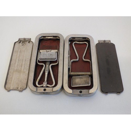 244 - COLLECTION OF VINTAGE RAZORS