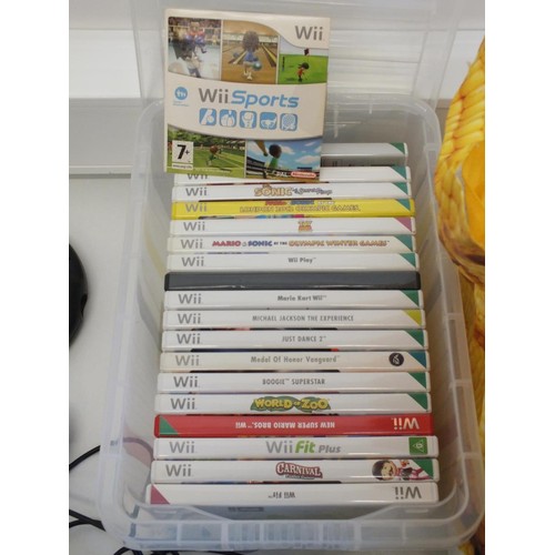 262 - NINTENDO WII CONSOLE WITH ALL POWER LEADS, WII BOARD, CONTROLLERS AND 18 GAMES INCLUDES SUPER MARIO ... 