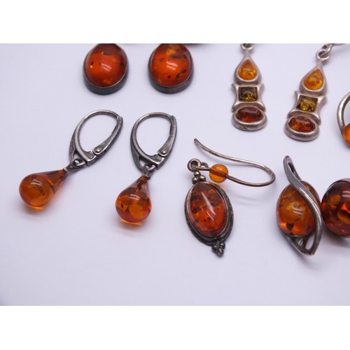 265 - 6 x PAIRS OF AMBER AND SILVER EARRINGS STUD & DANGLE