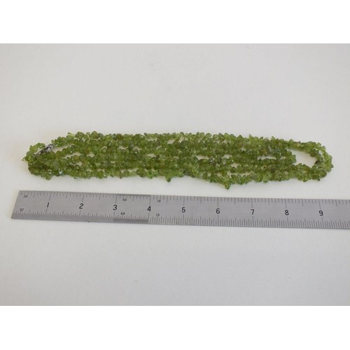 289 - VINTAGE TRIPLE STRAND PERIDOT CHIP BEAD NECKLACE WITH SILVER CLASP 20