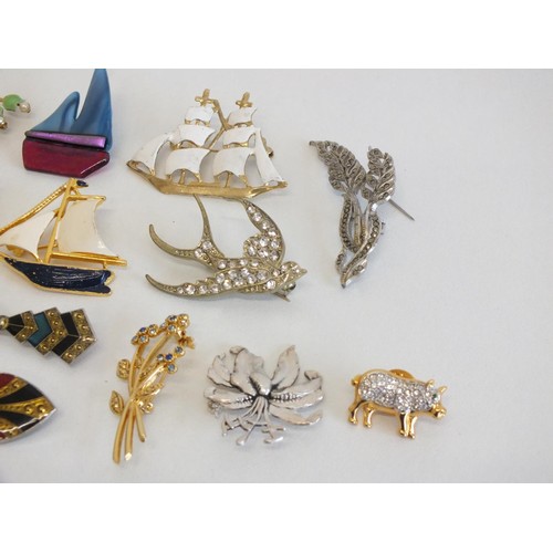 290 - 14 VINTAGE BROOCHES INCLUDES ENAMEL SHIPS, MARCASITE ETCH ALL IN GOOD CONDITION